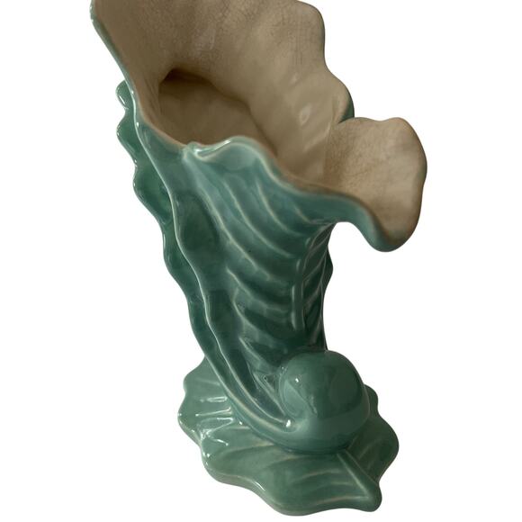 Vintage Redwing Vase, Shell Design, Green Glaze 4x7xH-10.5, Art Deco - EUC - Picture 9 of 9